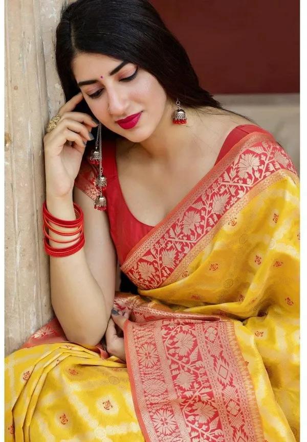 Yellow_Embellished_Banarasi_Jacquard_Saree_(Yellow)